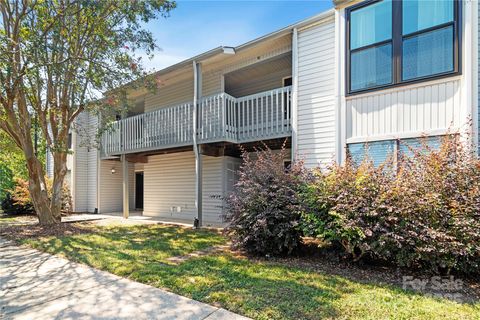 Photo of 11123 Harrowfield Road, Charlotte, NC 28226 (MLS # 4307722)