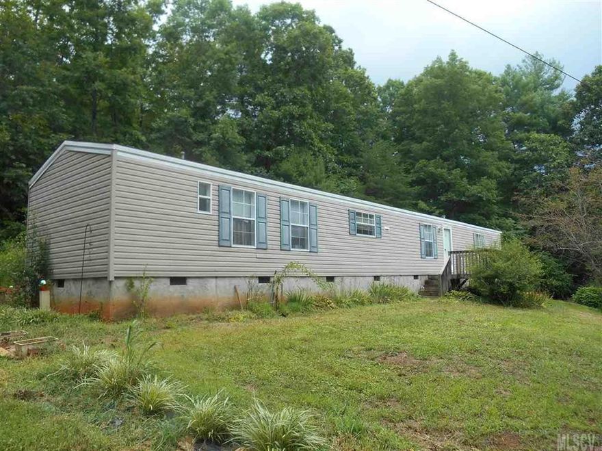 WELL MAINTAINED SINGLE WIDE MANUFACTURED HOME ON 1.45 ACRES.  THIS HOME HAS 3 BEDROOMS, 2 BATHS, AND NICE OPEN KITCHEN. GREAT LOCATION WITH PLENTY OF PRIVACY.