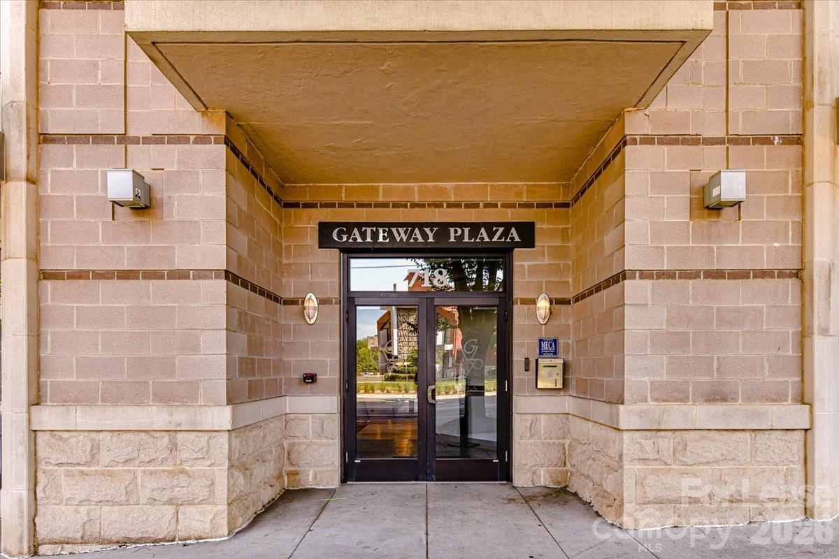 Gateway Plaza - Residential Lease