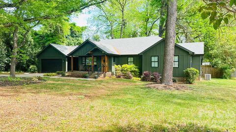 Photo of 1542 Carolyn Drive, Charlotte, NC 28205 (MLS # 4365026)
