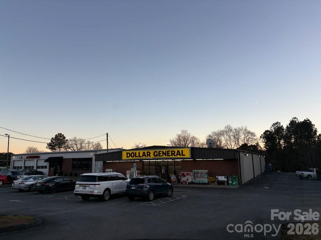 1848 E DIXON Boulevard