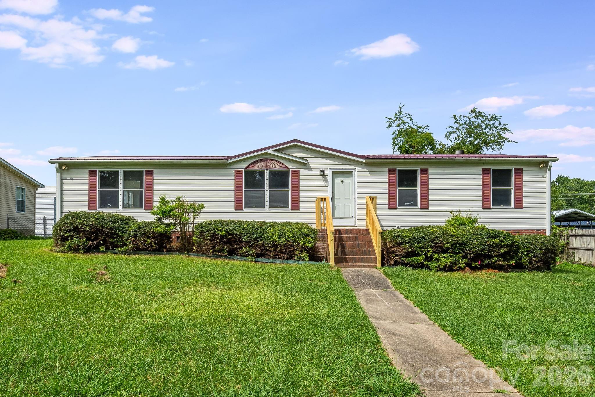 505 Crescent Way, Horse Shoe, NC, 28742