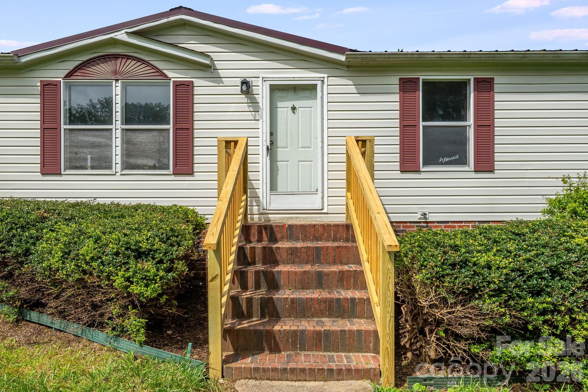 505 Crescent Way