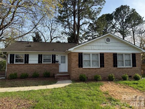 Photo of 4723 Westcrest Drive, Charlotte, NC 28208 (MLS # 4362546)
