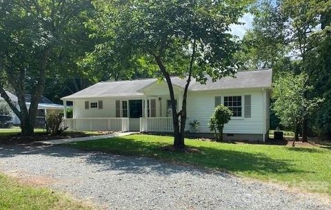 Photo of 14024 Cabarrus Road, Charlotte, NC 28227 (MLS # 4377650)