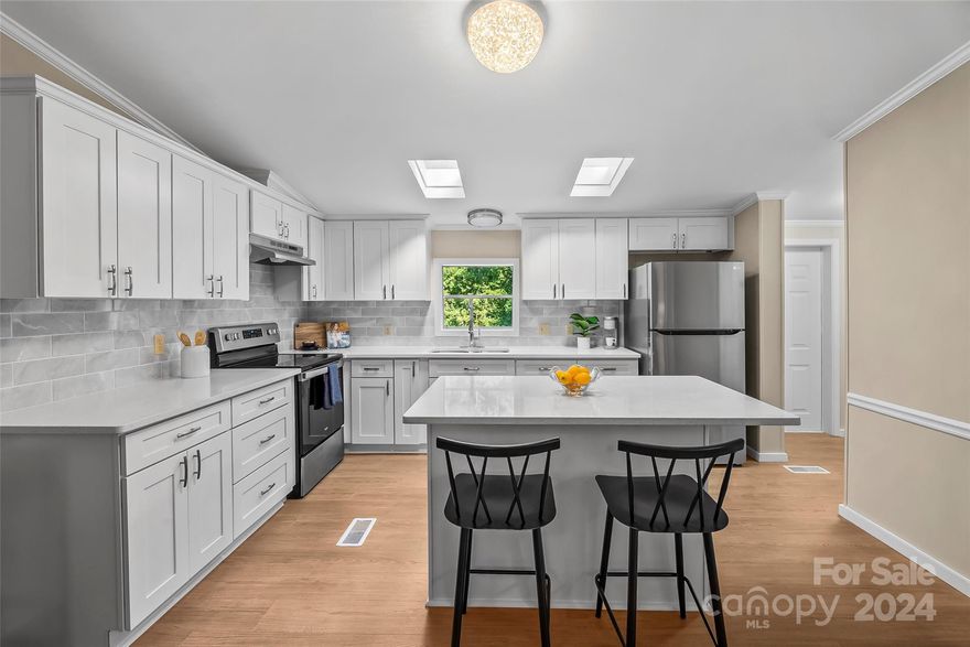 3-Bedroom Home with Owner Financing!
This 3-bedroom, 2-bath home on 0.37 acres offers comfortable living and a convenient location near University City,Top Golf, parks, shopping, and more. The home boasts a simple yet elegant design with an open floor plan. Inside, everything has been meticulously modernized, including new floors, bathrooms, kitchen, and appliances, ensuring a pristine and modern living space. Enjoy the large back yard and the convenient to everything!!