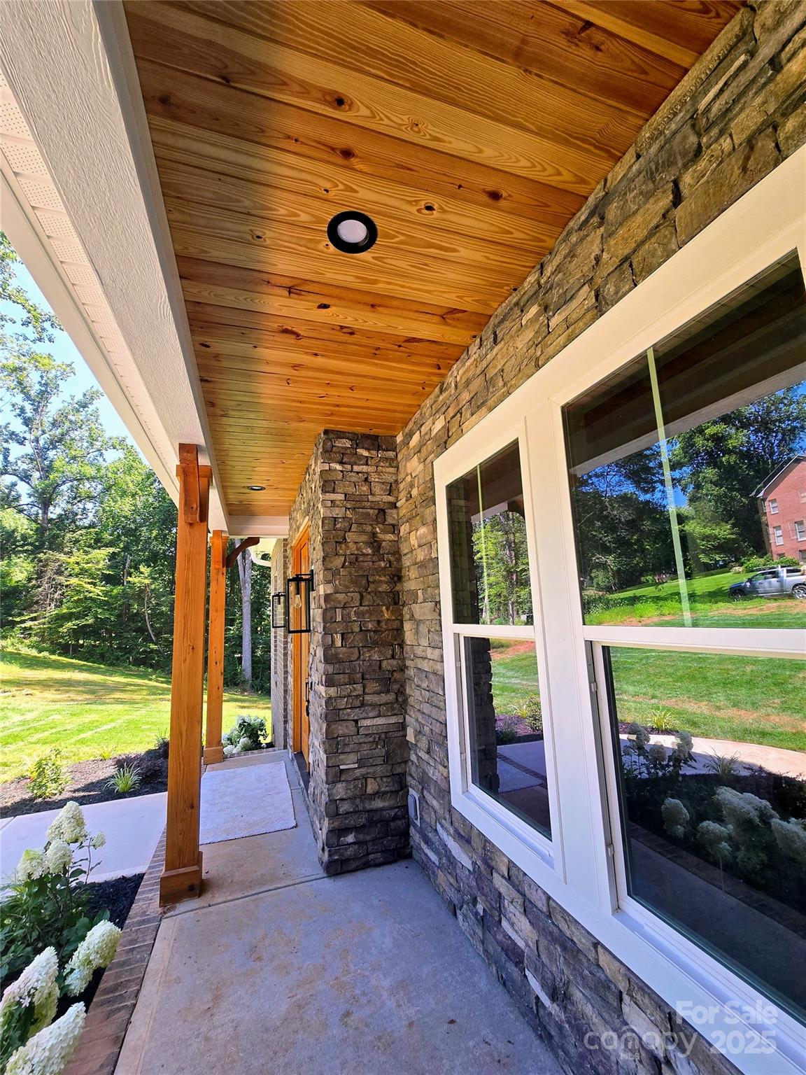 1250 Hunting Ridge Drive