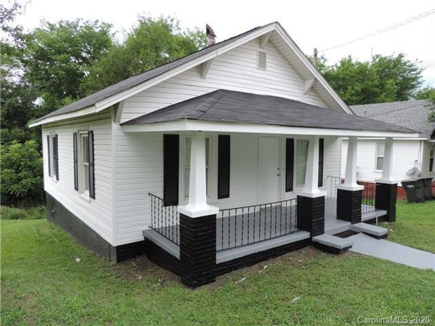 Completely renovated interior! Spacious 2/1 with living room, dining area and laundry room. New kitchen cabinets, new appliances, new flooring throughout. New bathroom. This gorgeous home is waiting for the right tenant who will take good care of it. Fantastic location! Just 3 blocks from downtown area. No pets. Hurry! Will not last long! This house is not section 8 approved.
The requirements for this property are: 
Gross income needs to be three times monthly rent. No evictions, eviction filings, or landlord collections in the past 5 years. No current bankruptcy.