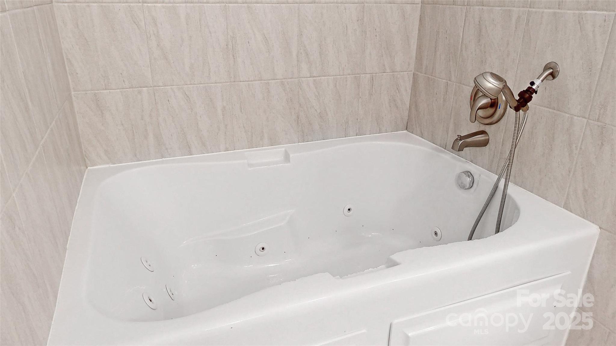 Lake Club - Residential