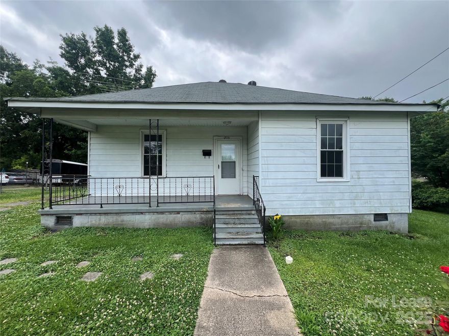 updated 3-bedroom, 2-bathroom home located in the heart of Gastonia. This home features modern flooring throughout and boasts a spacious backyard—perfect for outdoor gatherings, or simply relaxing.
Conveniently situated just a few miles from Highway 85, this property offers quick and easy access to all that Gastonia and the surrounding areas have to offer. Whether you're commuting, shopping, or exploring local amenities, you'll love the location.