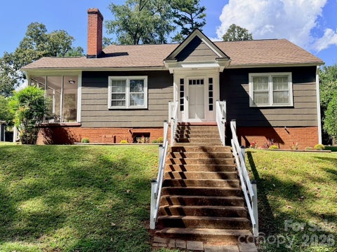 Photo of 130 School Drive, Spartanburg, SC 29301 (MLS # 4423594)