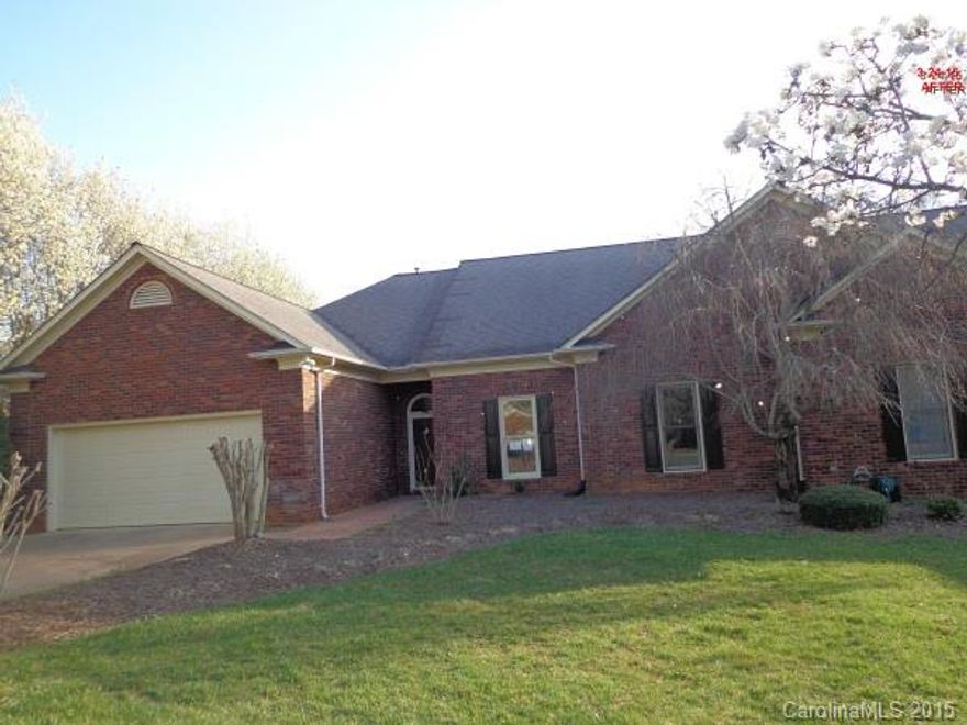 NEWLY REFURBISHED DUPLEX IN FOXMOOR WITH THREE BEDROOMS, TWO BATHS, MASTER SUITE, GREAT ROOM WITH FIREPLACE, OUTDOOR PATIO, DOUBLE GARAGE AND MORE!!  THIS IS A BANK INVENTORY PROPERTY THAT CAN ONLY BE PURCHASED BY OWNER OCCUPANTS THROUGH APRIL 12/2015.