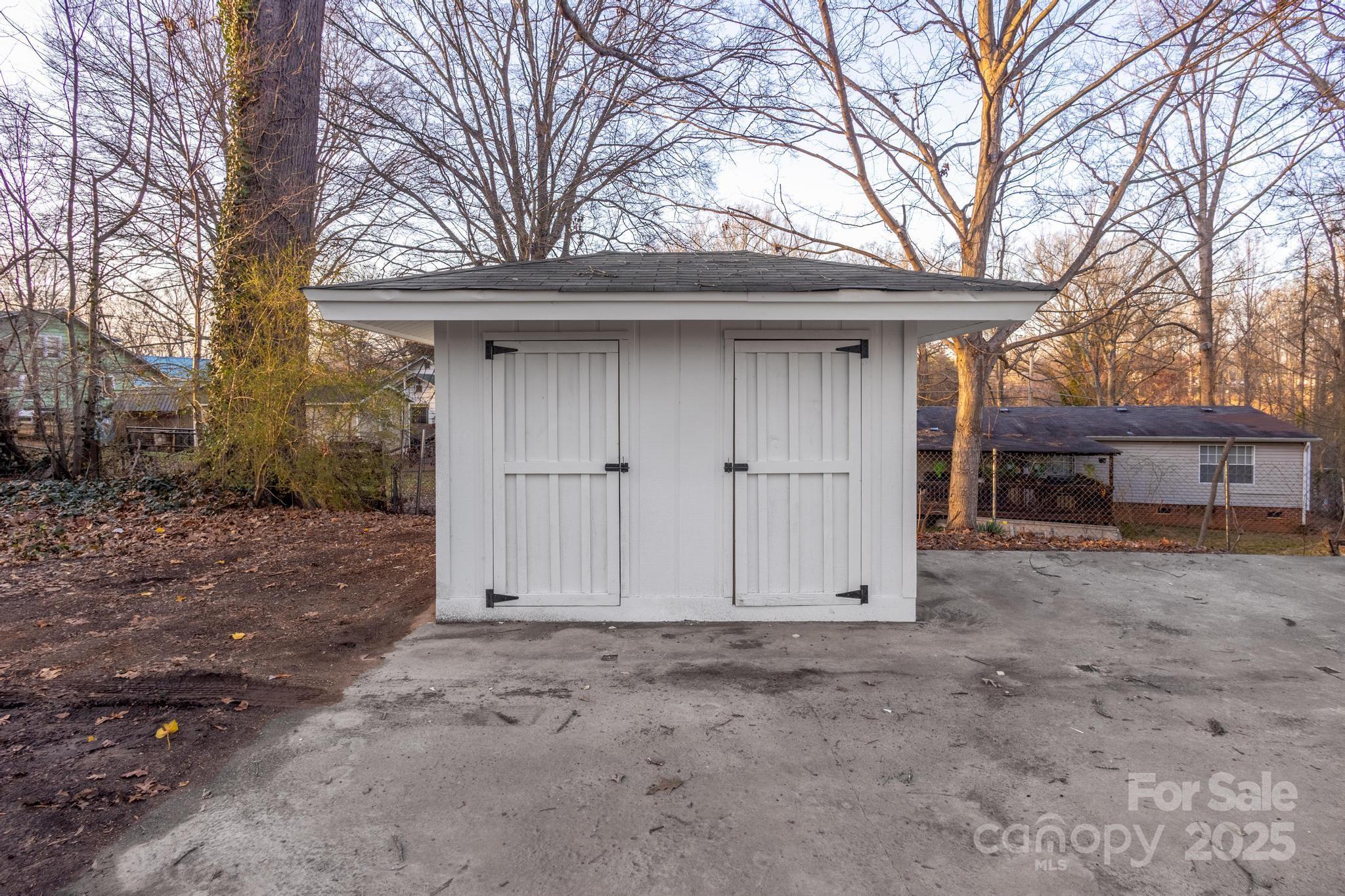 HENKEL CRAIG LIVESTOCK - Residential