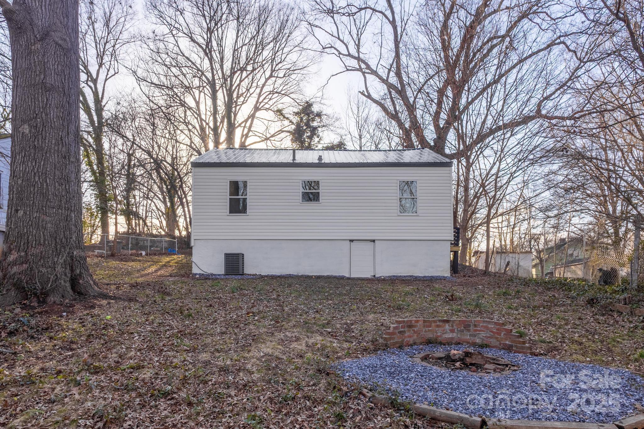 HENKEL CRAIG LIVESTOCK - Residential