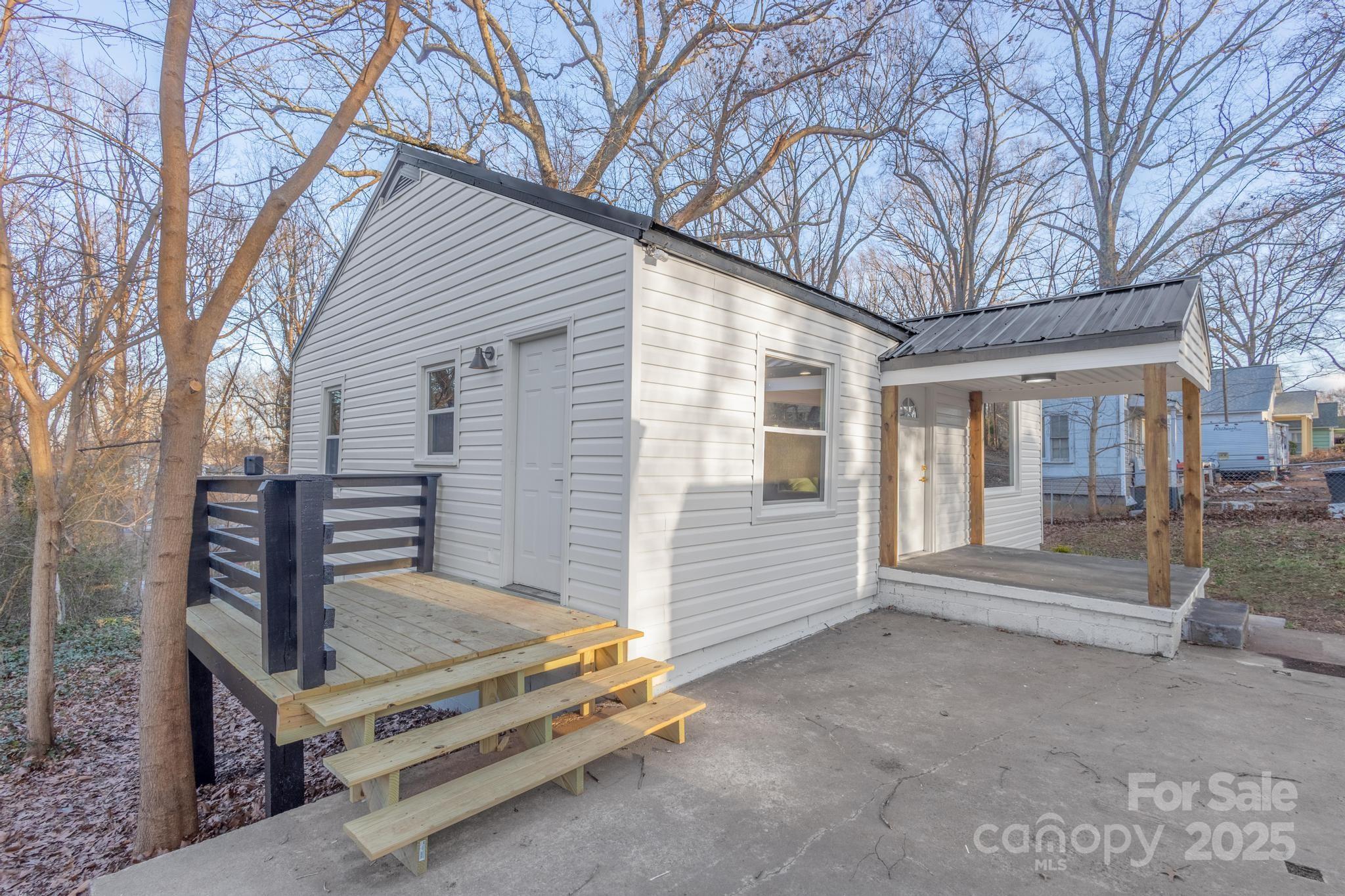 HENKEL CRAIG LIVESTOCK - Residential