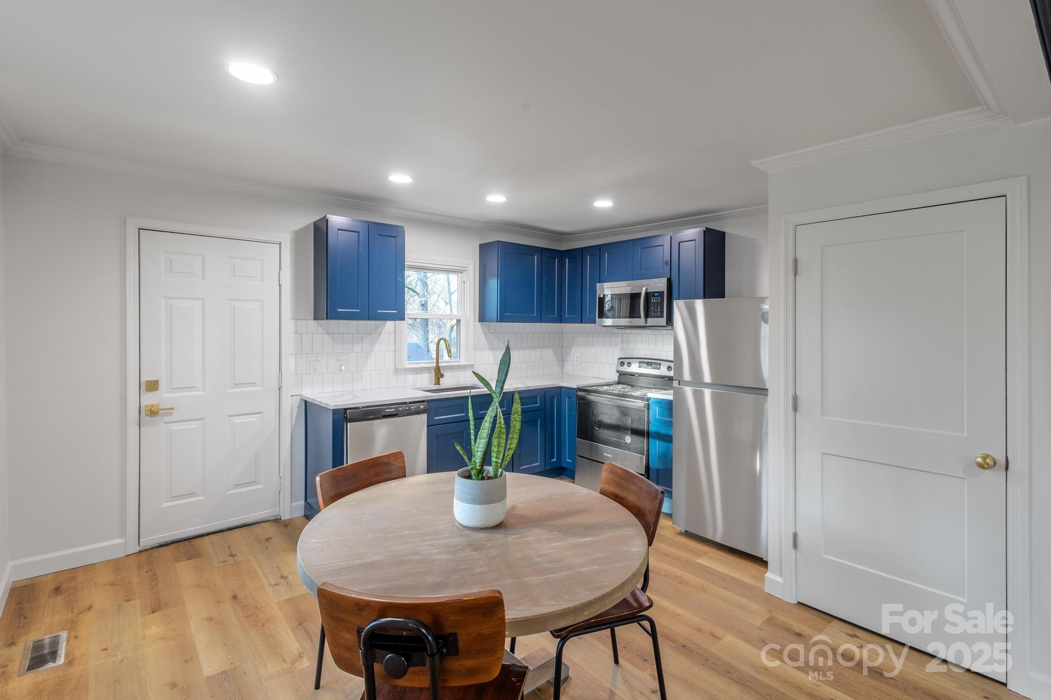 HENKEL CRAIG LIVESTOCK - Residential