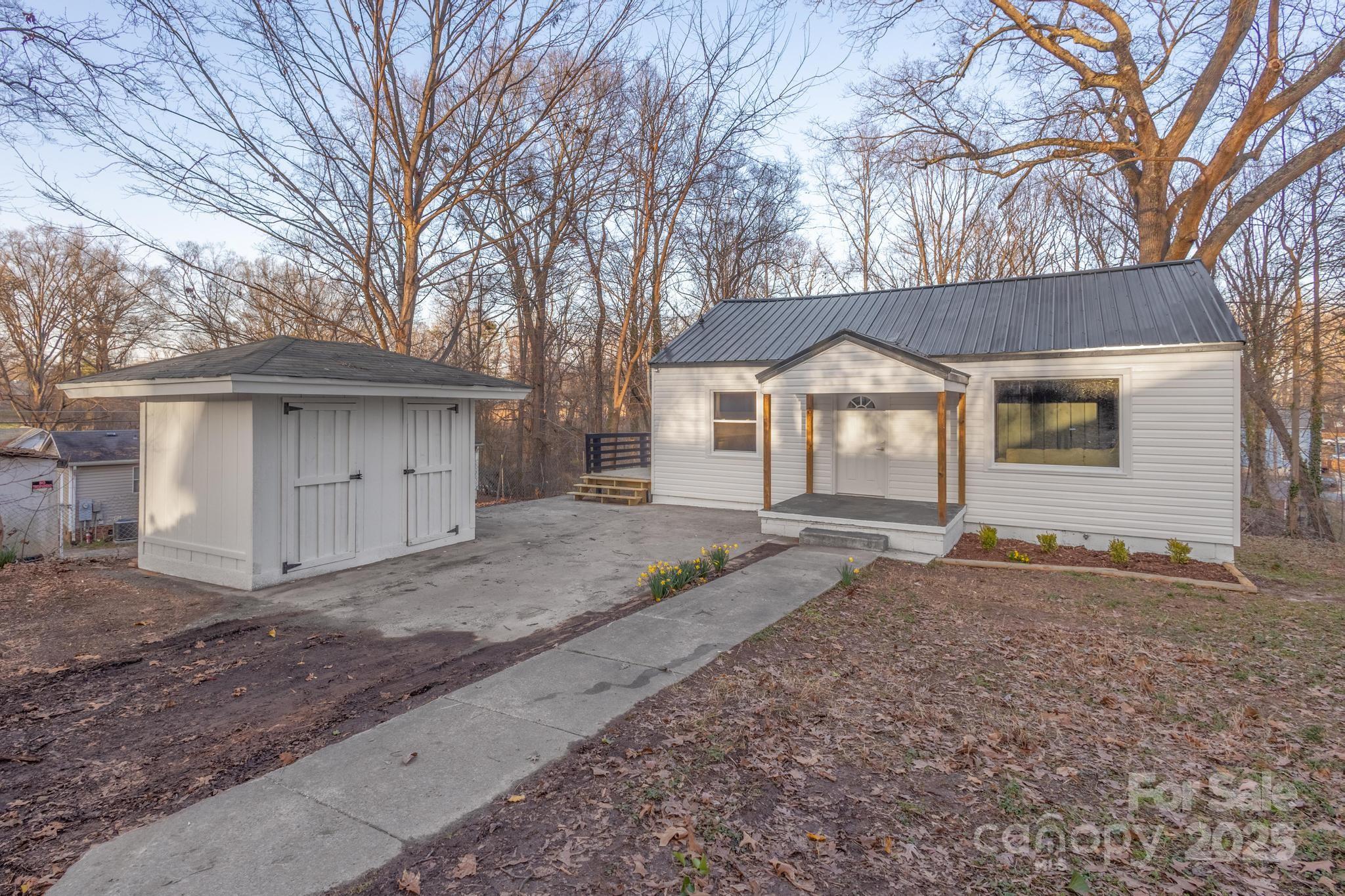 HENKEL CRAIG LIVESTOCK - Residential
