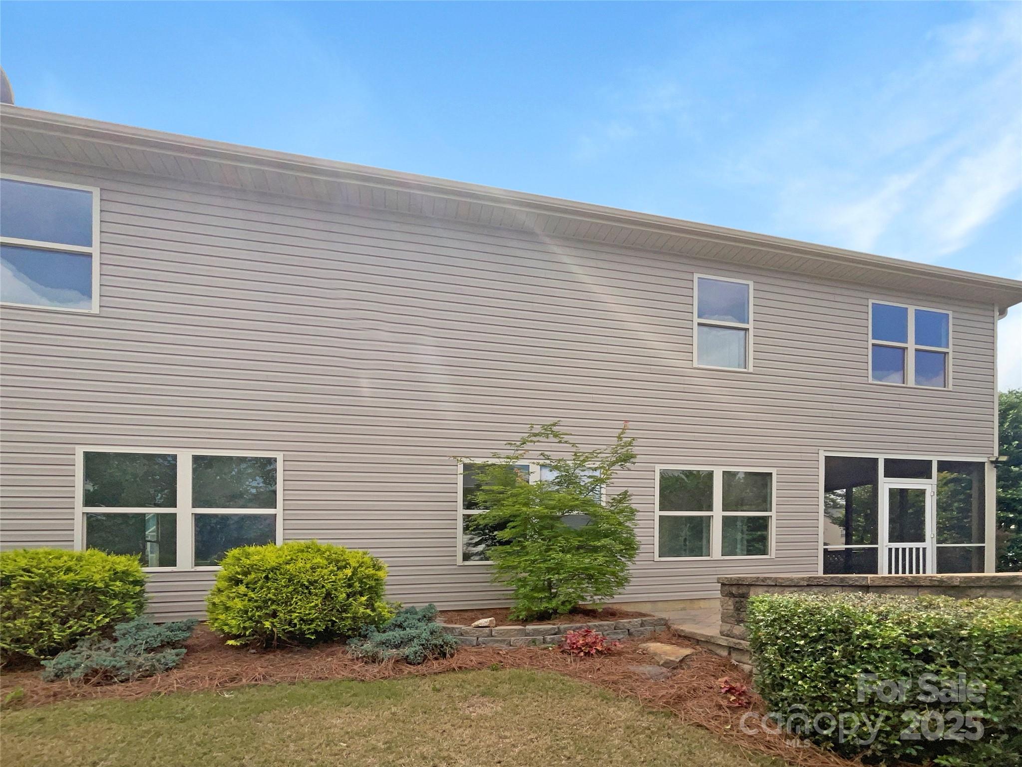 Oaks On Main - Residential