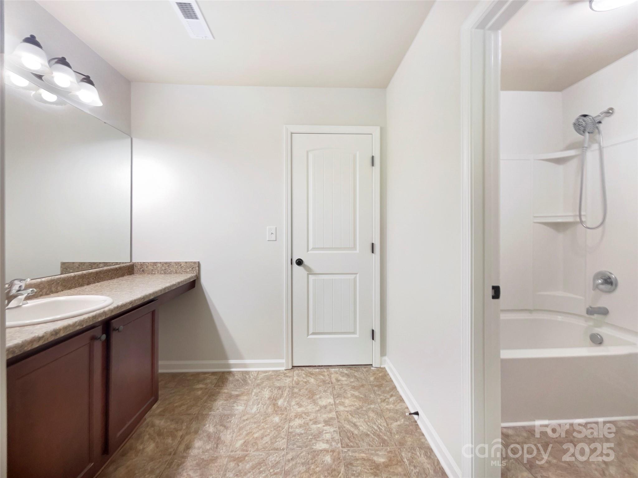 Oaks On Main - Residential