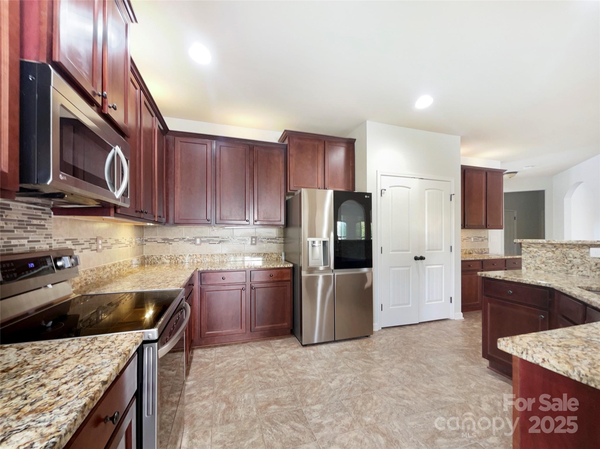 Oaks On Main - Residential