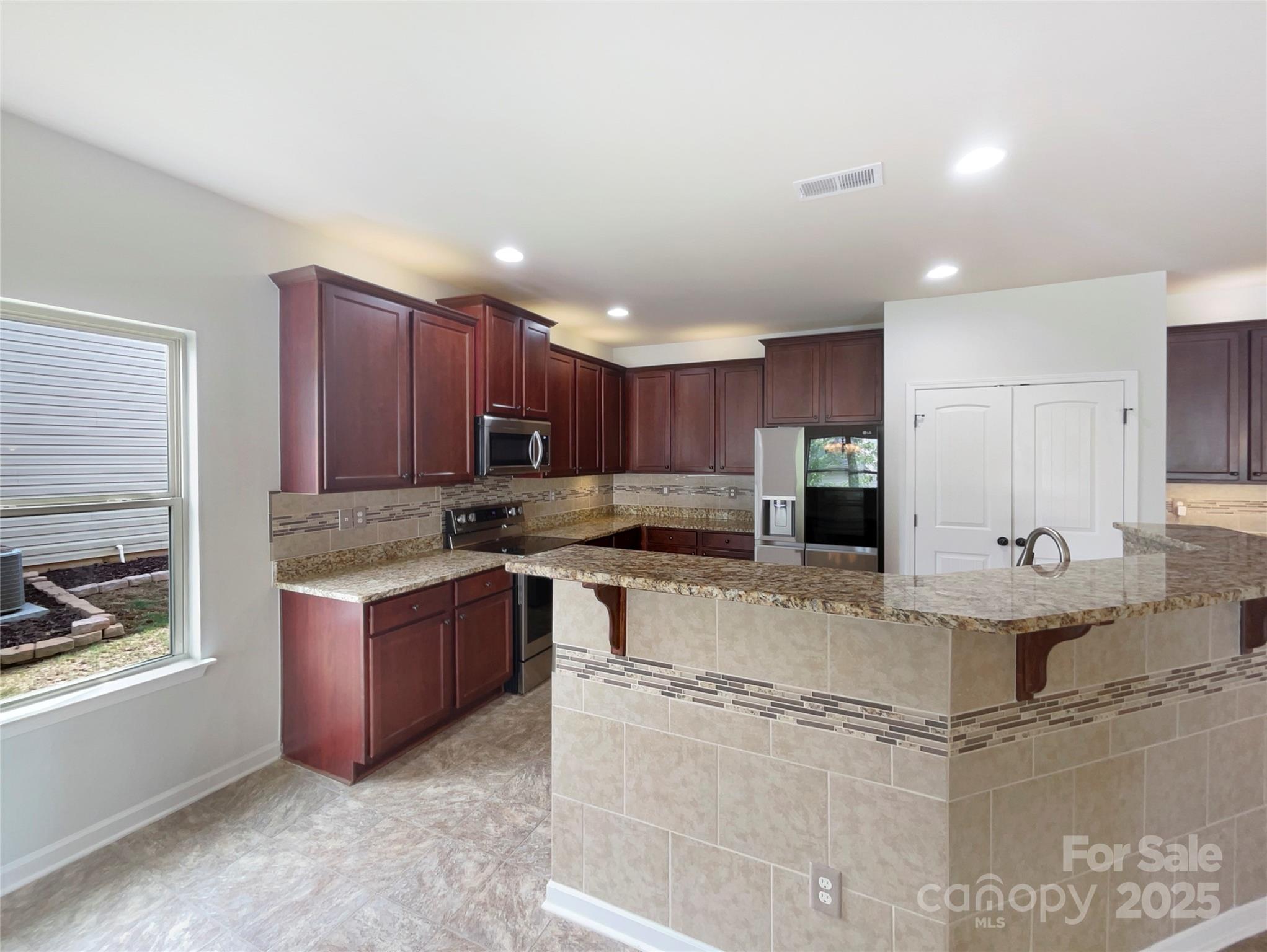 Oaks On Main - Residential