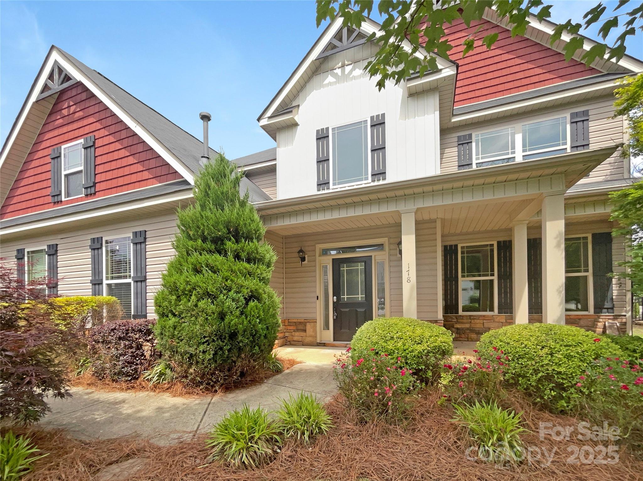 Oaks On Main - Residential