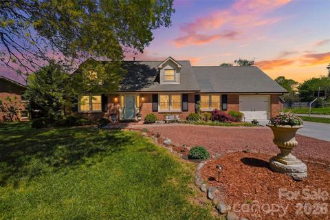 Photo of 2315 29th Avenue Drive NE, Hickory, NC 28601 (MLS # 4367095)