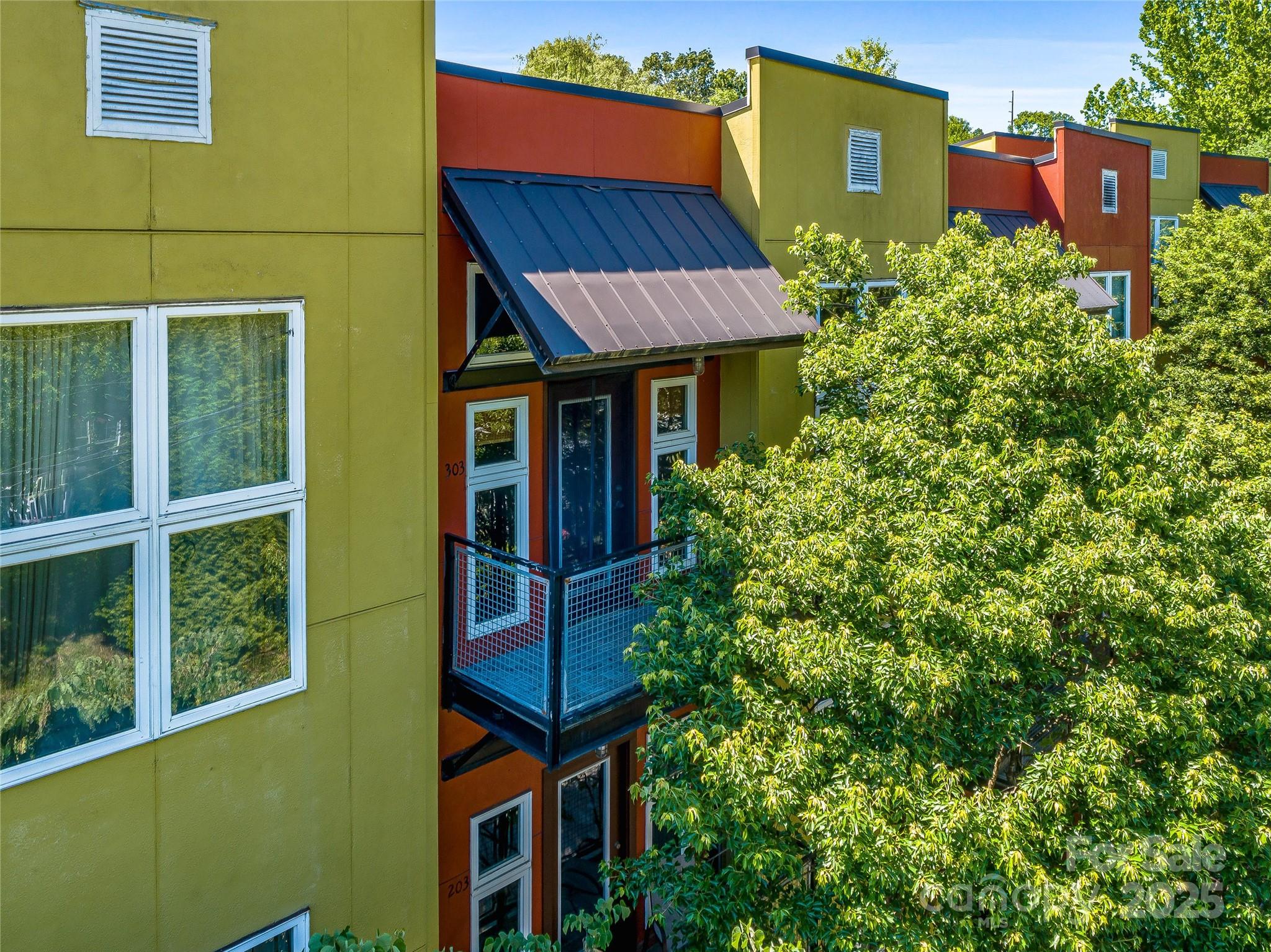 125 Clingman Avenue 303