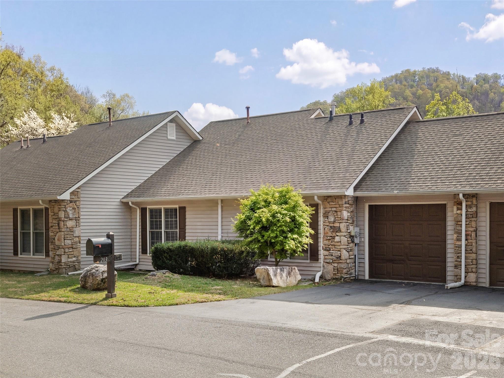 The Hills At Averys Creek - Residential