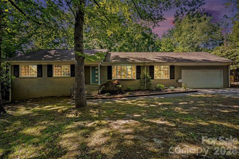 Photo of 4400 Bellwood Lane, Charlotte, NC 28270 (MLS # 4375918)