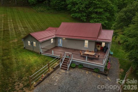 Photo of 302 Battle Creek Drive, Green Mountain, NC 28740 (MLS # 4383357)