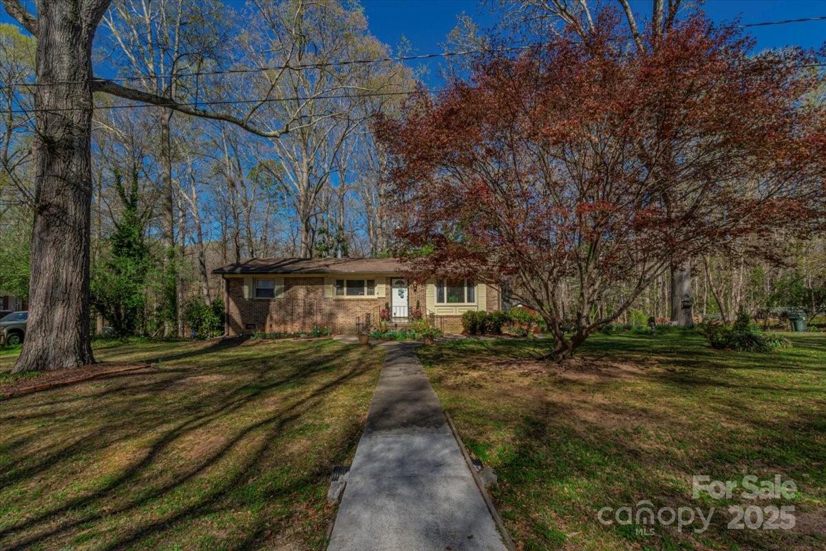 8 Northbrook Drive