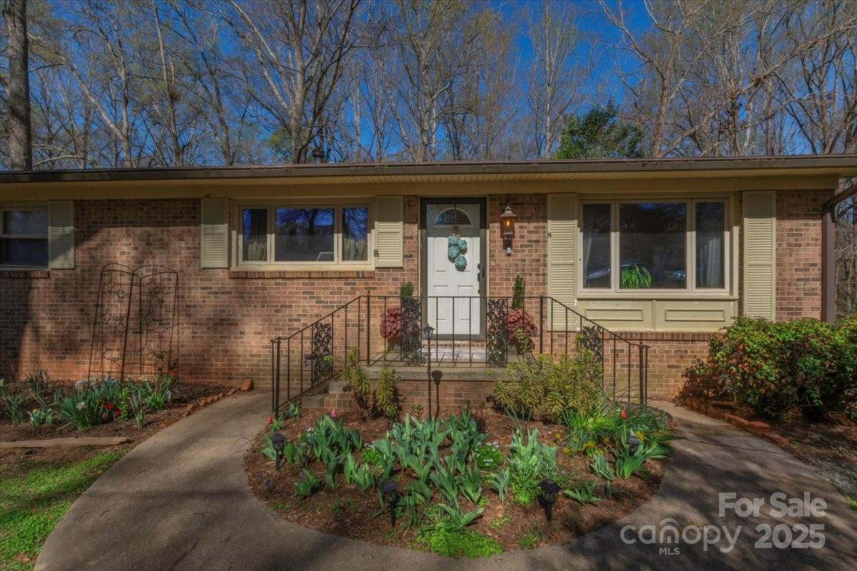 8 Northbrook Drive
