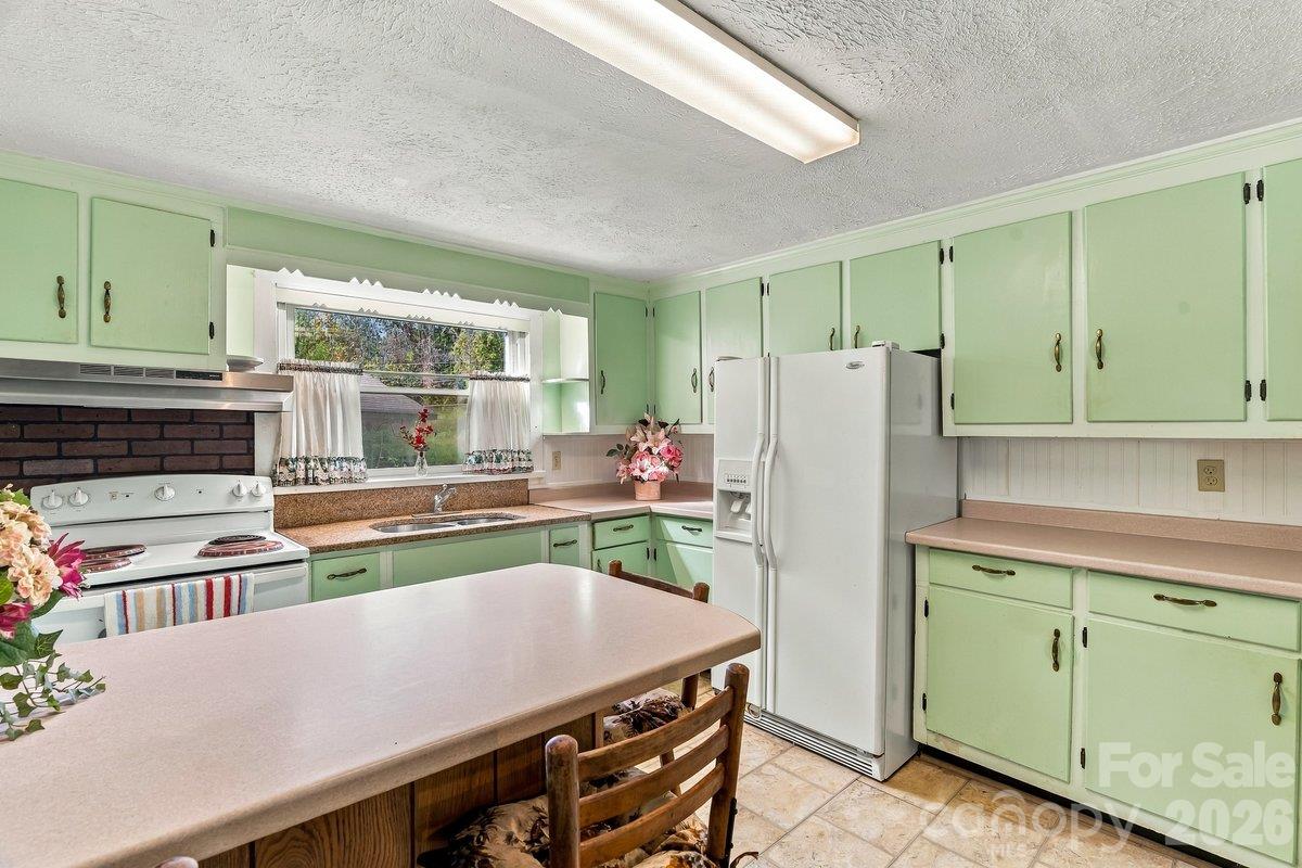 11 Whitt Road
