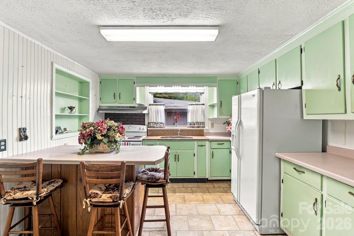 11 Whitt Road