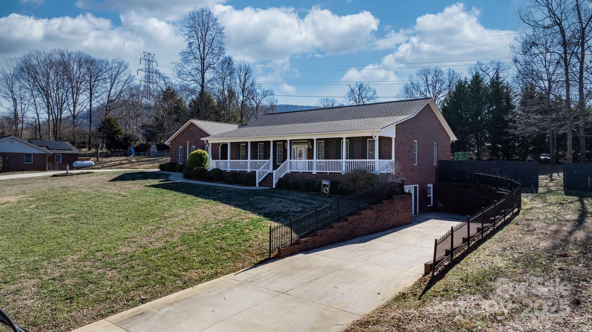 3023 Woodstream Drive