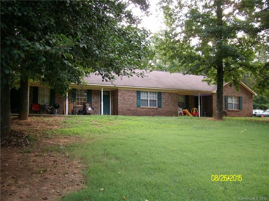 Triplex – 2 bedrooms/1 bath on 1.56 acres. Updated carpet, paint & lighting. Asphalt drive just put in. Range & refrigerator to remain in all units.