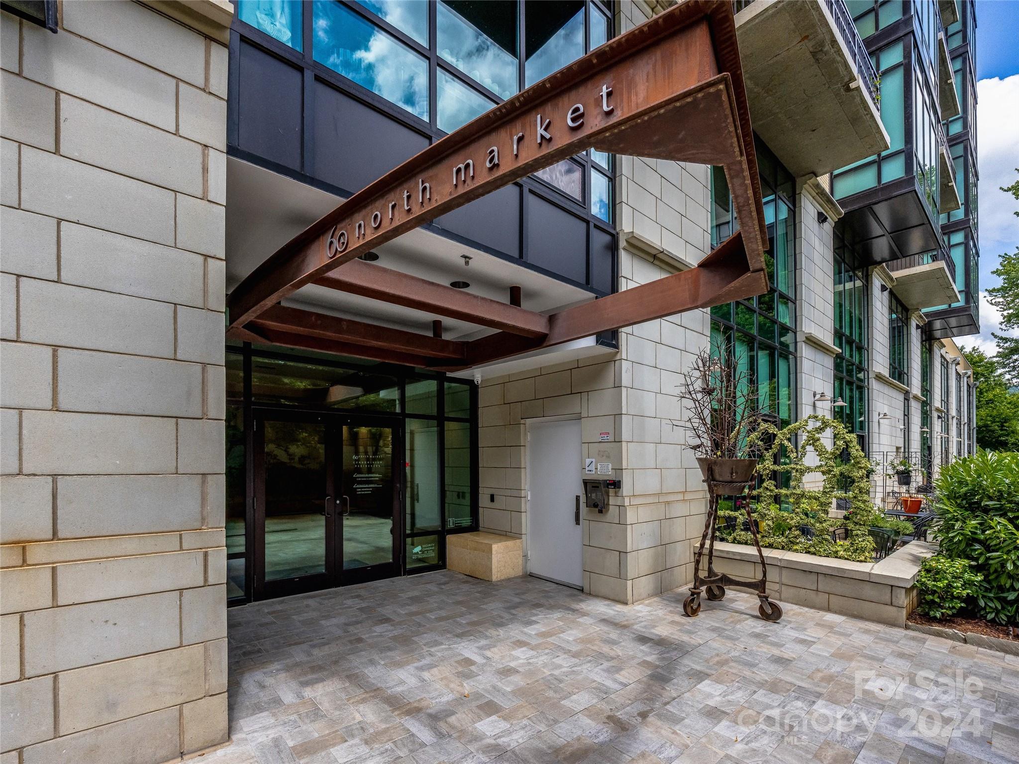 60 North Market - Residential