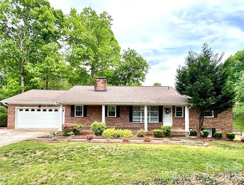 Photo of 2115 Candlewood Drive NW, Concord, NC 28027 (MLS # 4366895)