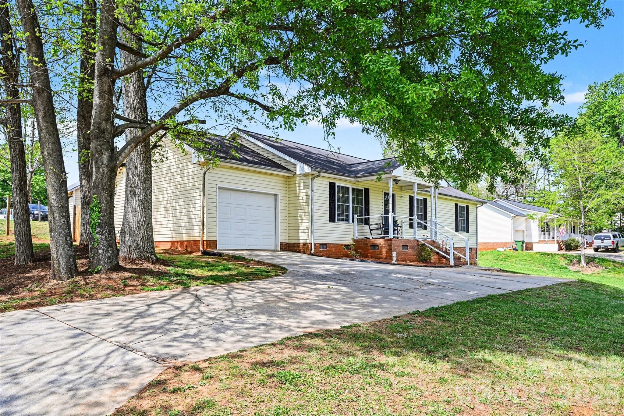 353 Woodlawn Avenue