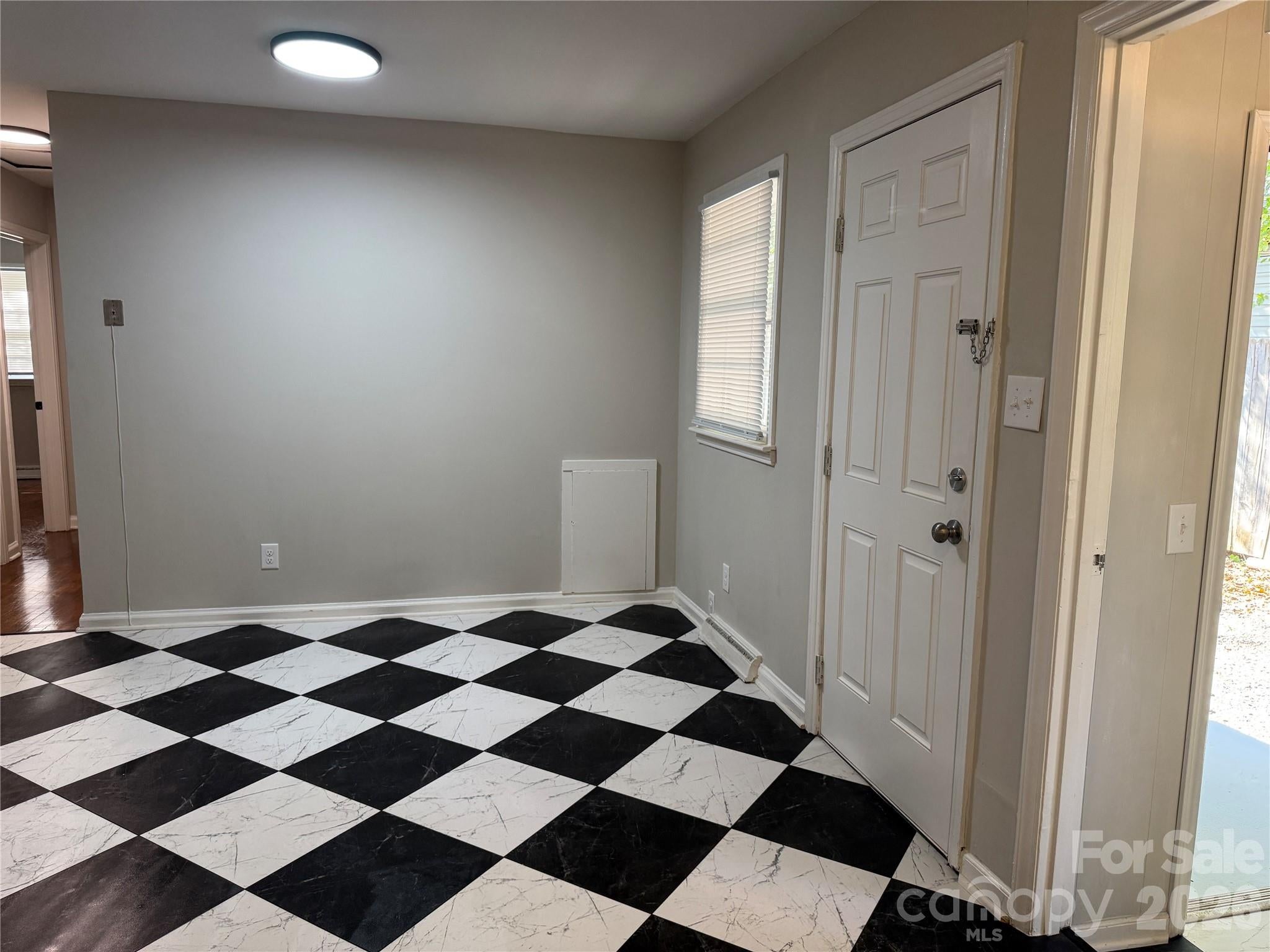 1507 Poston Circle
