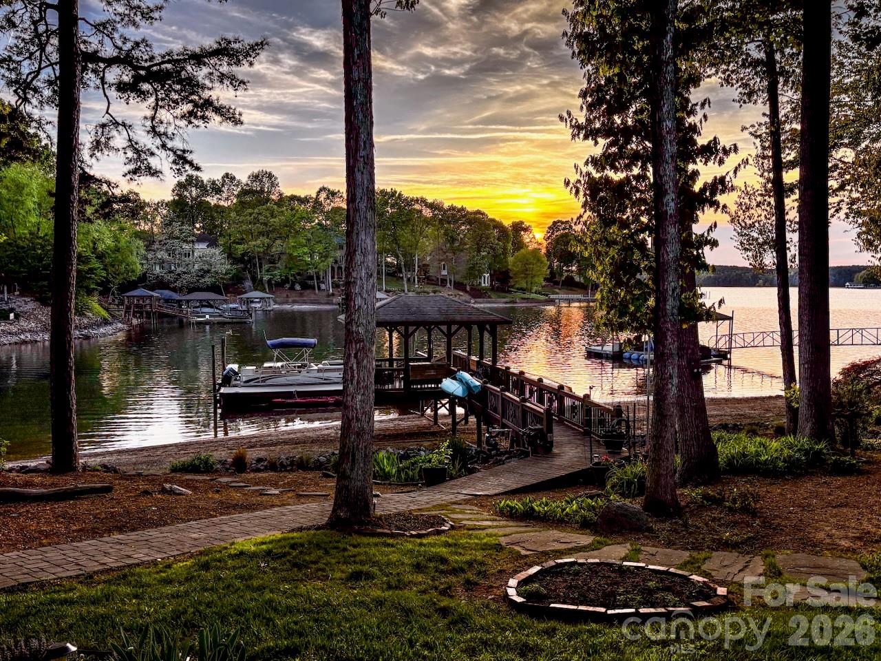 Pinnacle Shores - Residential