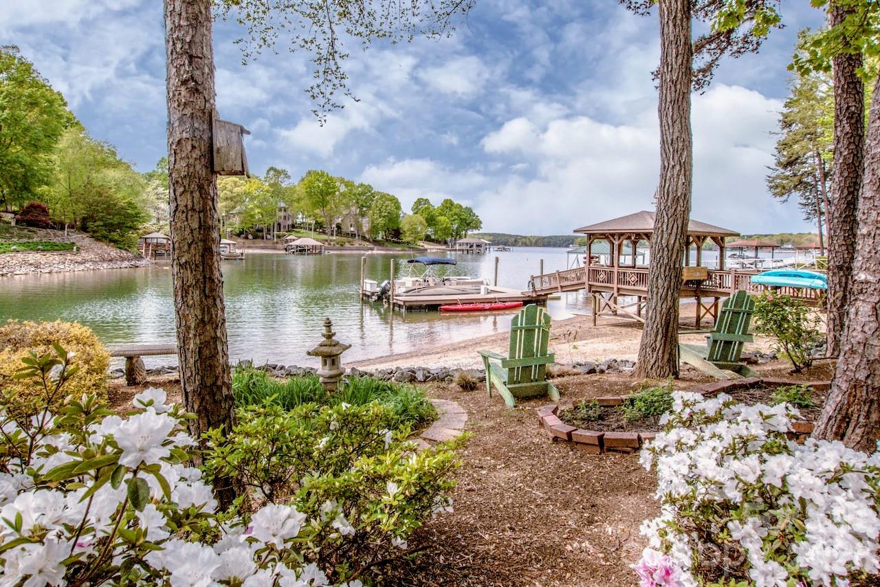 Pinnacle Shores - Residential