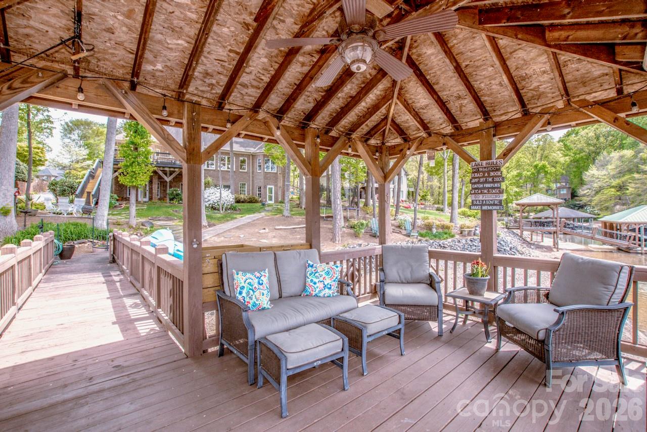 Pinnacle Shores - Residential