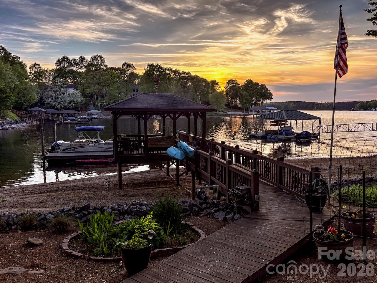 Pinnacle Shores - Residential