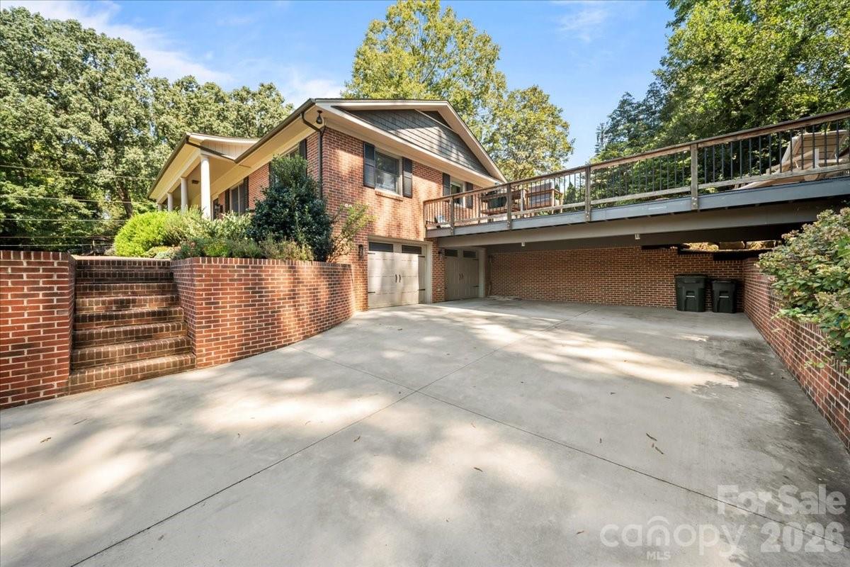 102 Hillside Lane