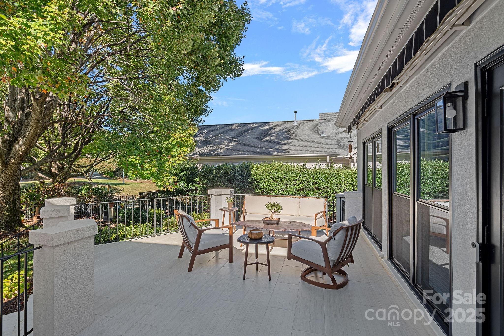 The Peninsula - Residential