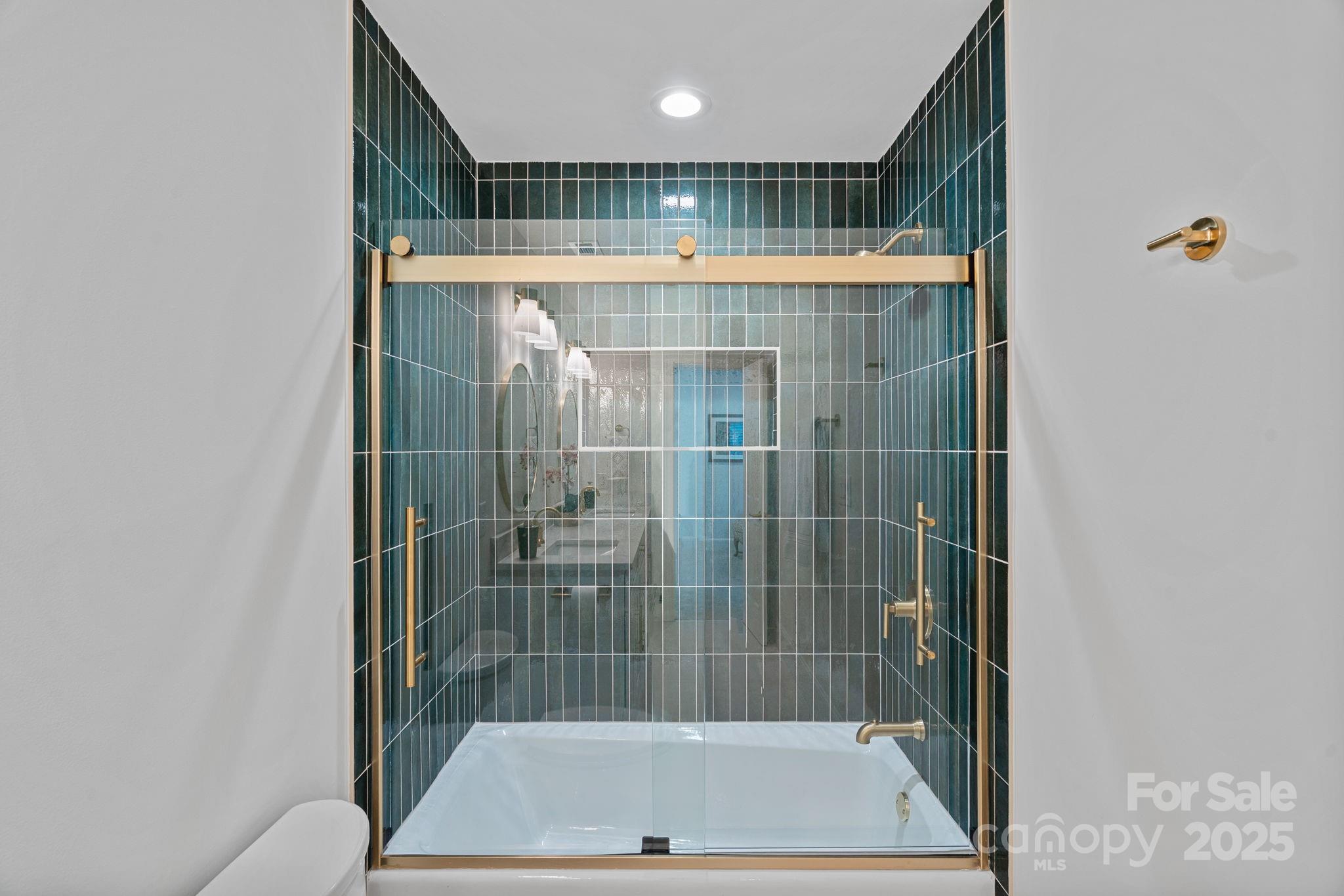 The Peninsula - Residential