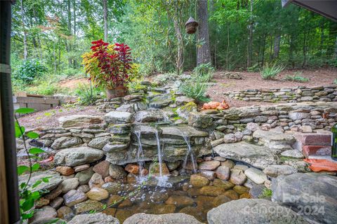 A home in Saluda