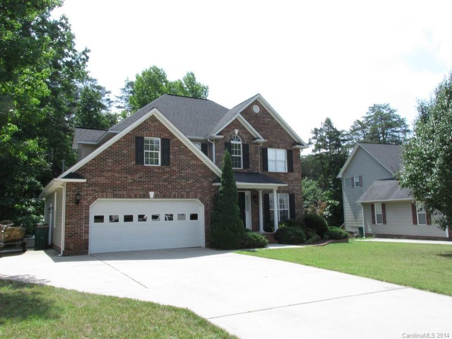 Nice home in Granite Commons. 3 bedrooms 2.5 baths. Great room with gas logs.